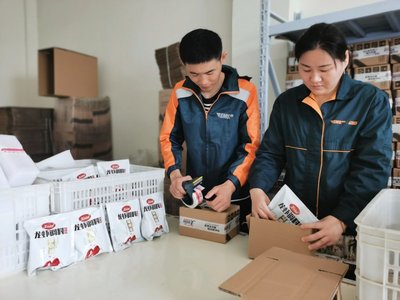 盱眙郵政 小料包大助攻，調(diào)出龍蝦產(chǎn)業(yè)好“味道”